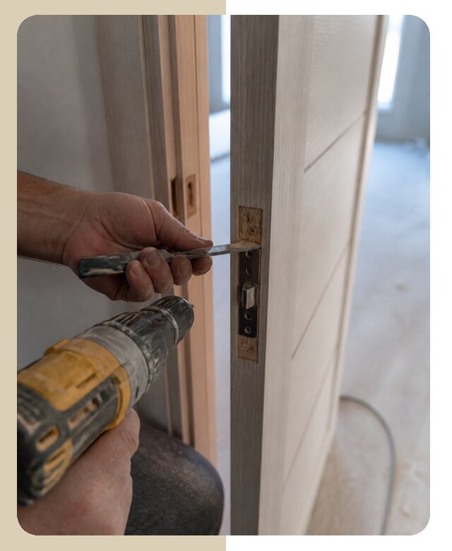 Врезка дверной защелки в межкомнатную дверь в Рубцовске